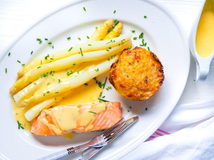 witte-asperges-met-zalm-en-bearnaisesaus-tastyrecipes